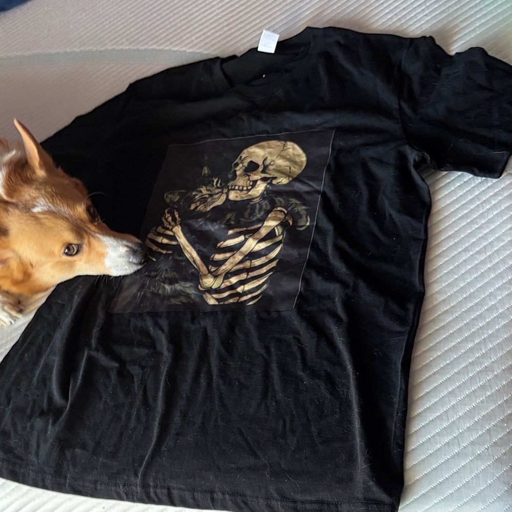 Black Graphic T-Shirt Halloween Cat & Skeleton - Corgi not included